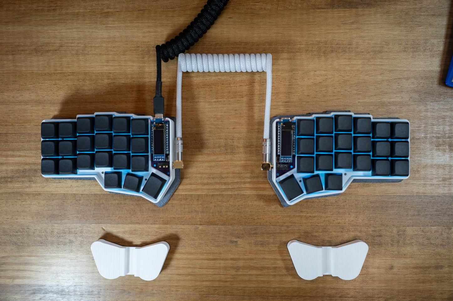 CRKBD Corne White & Black ASSEMBLED MECHANICAL KEYBOARD