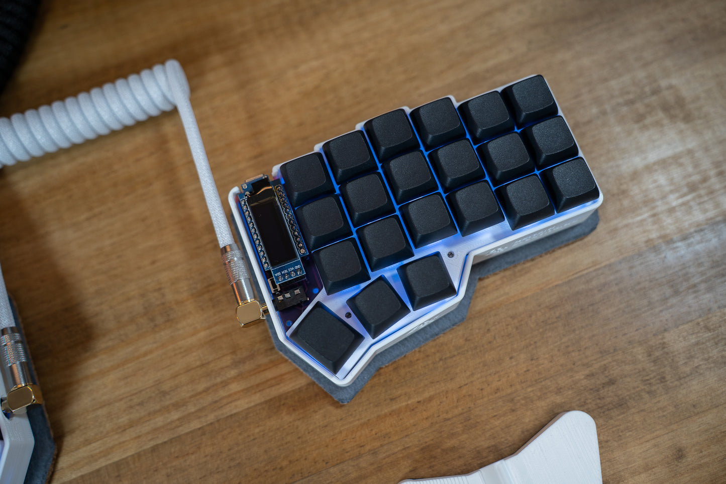CRKBD Corne White & Black ASSEMBLED MECHANICAL KEYBOARD