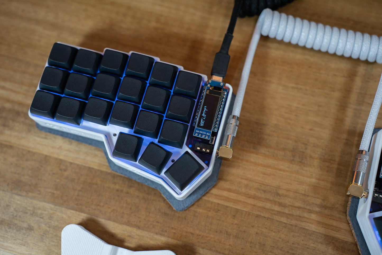 CRKBD Corne White & Black ASSEMBLED MECHANICAL KEYBOARD