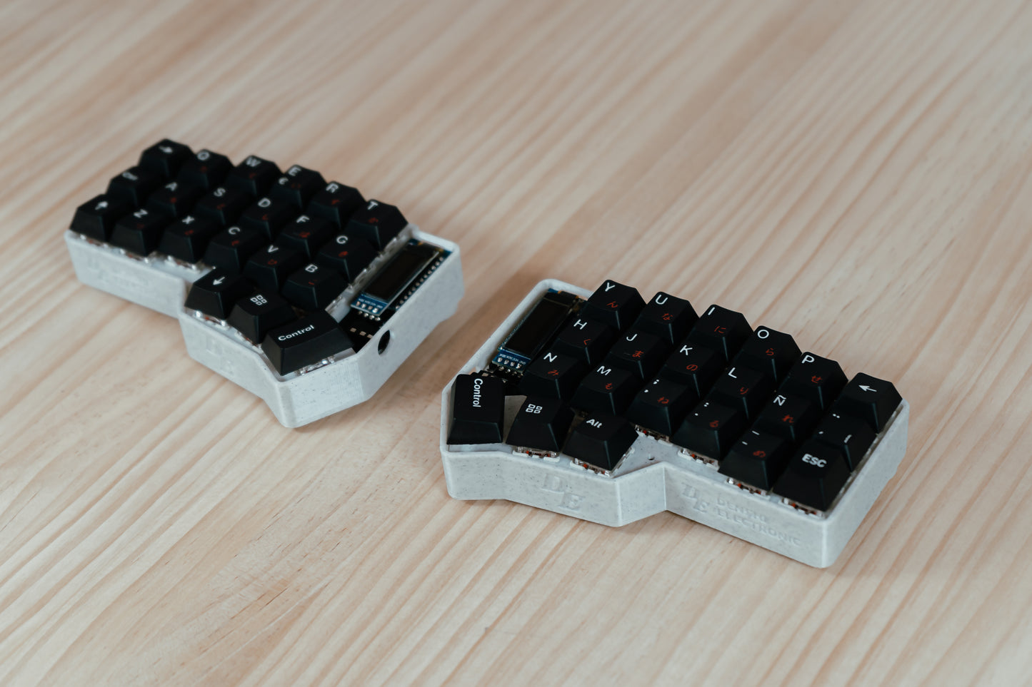 CRKBD Japanese White & Black Ergo ISO ES Keyboard ASSEMBLED MECHANICAL KEYBOARD
