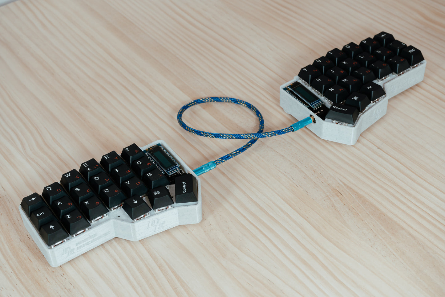 CRKBD Japanese White & Black Ergo ISO ES Keyboard ASSEMBLED MECHANICAL KEYBOARD