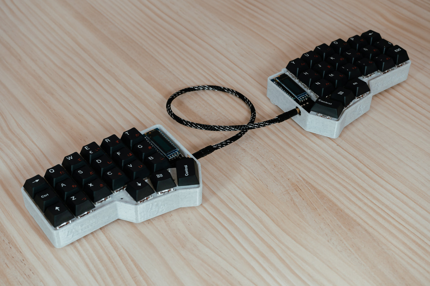 CRKBD Japanese White & Black Ergo ISO ES Keyboard ASSEMBLED MECHANICAL KEYBOARD