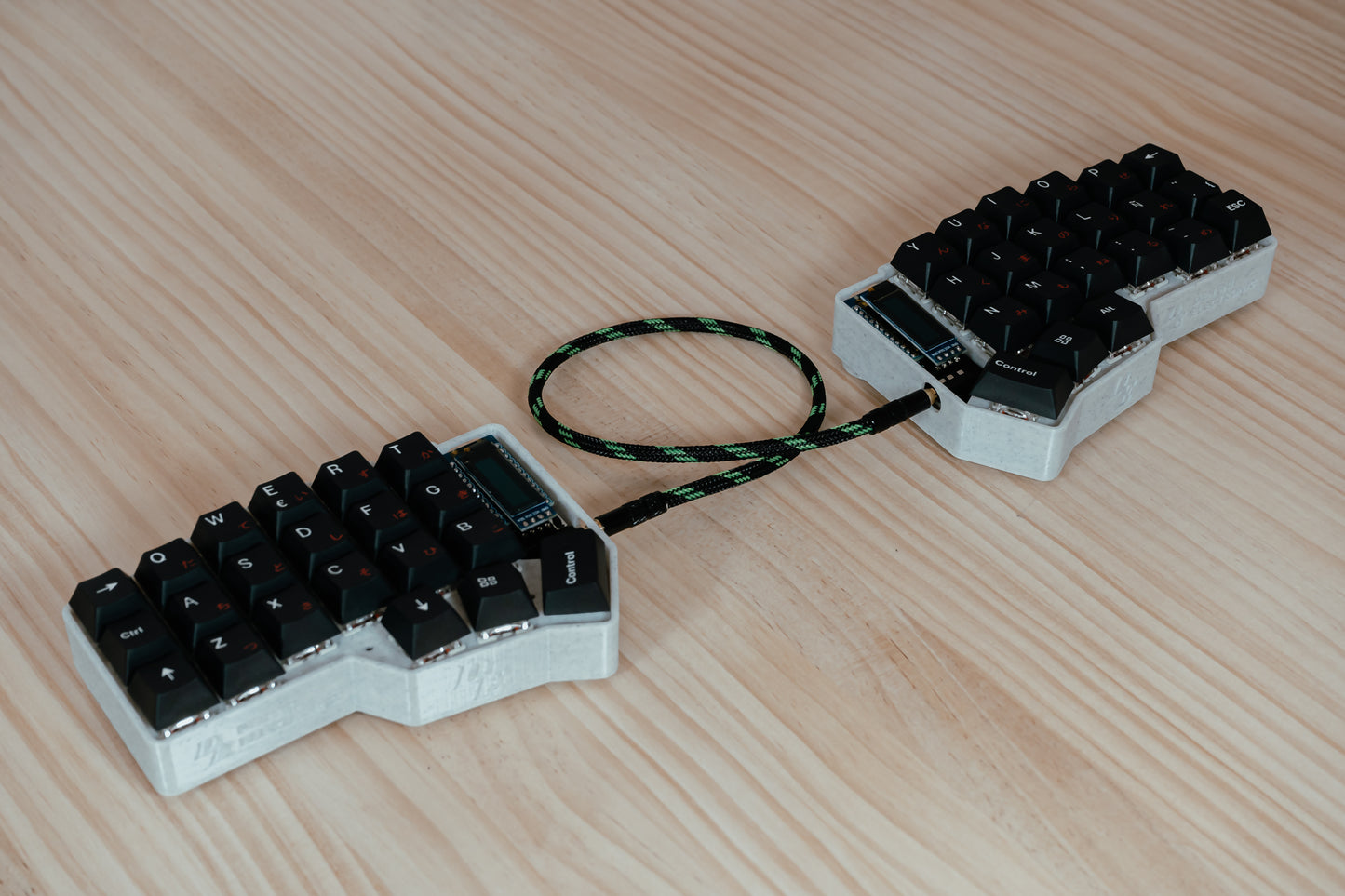 CRKBD Japanese White & Black Ergo ISO ES Keyboard ASSEMBLED MECHANICAL KEYBOARD