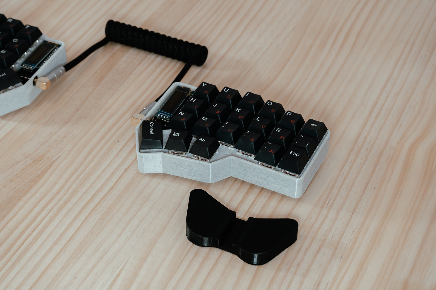 CRKBD Japanese White & Black Ergo ISO ES Keyboard ASSEMBLED MECHANICAL KEYBOARD