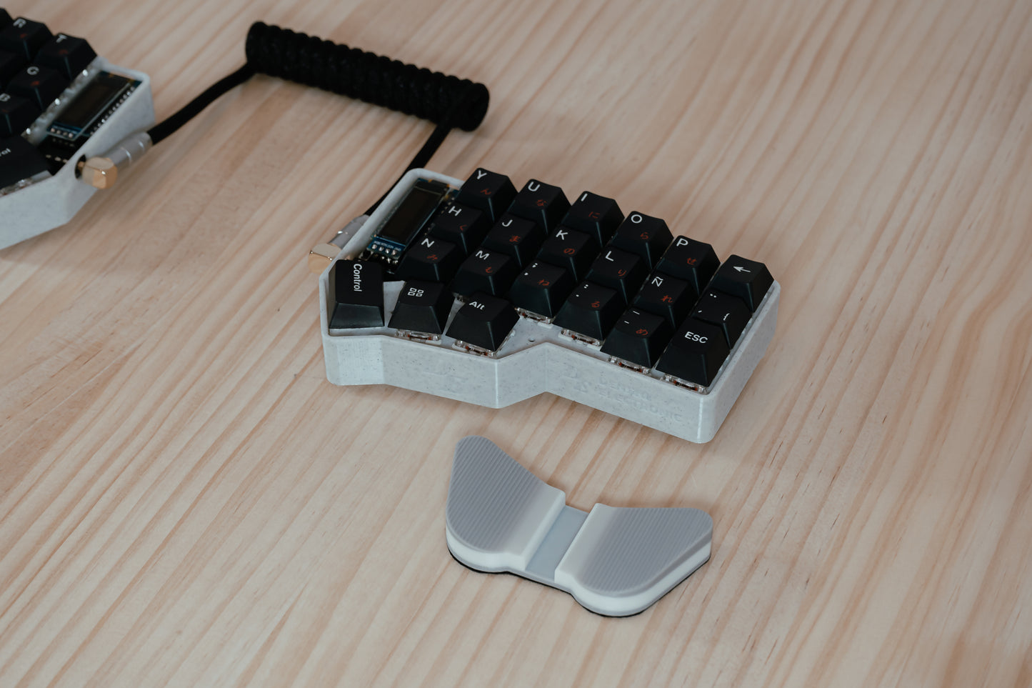 CRKBD Japanese White & Black Ergo ISO ES Keyboard ASSEMBLED MECHANICAL KEYBOARD