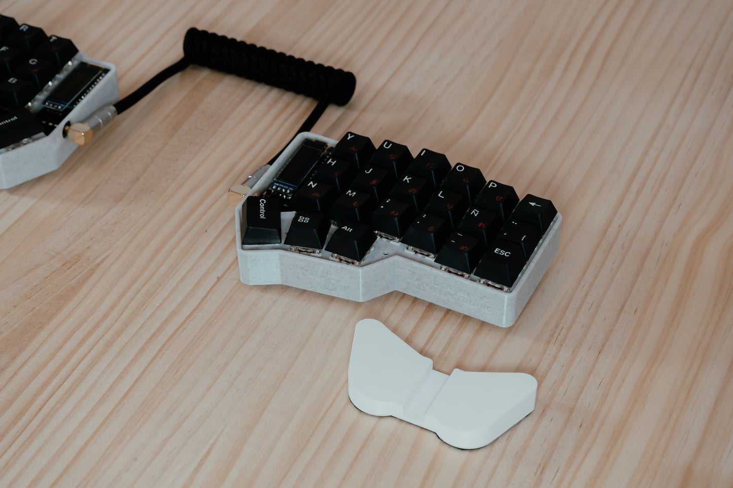 CRKBD Japanese White & Black Ergo ISO ES Keyboard ASSEMBLED MECHANICAL KEYBOARD