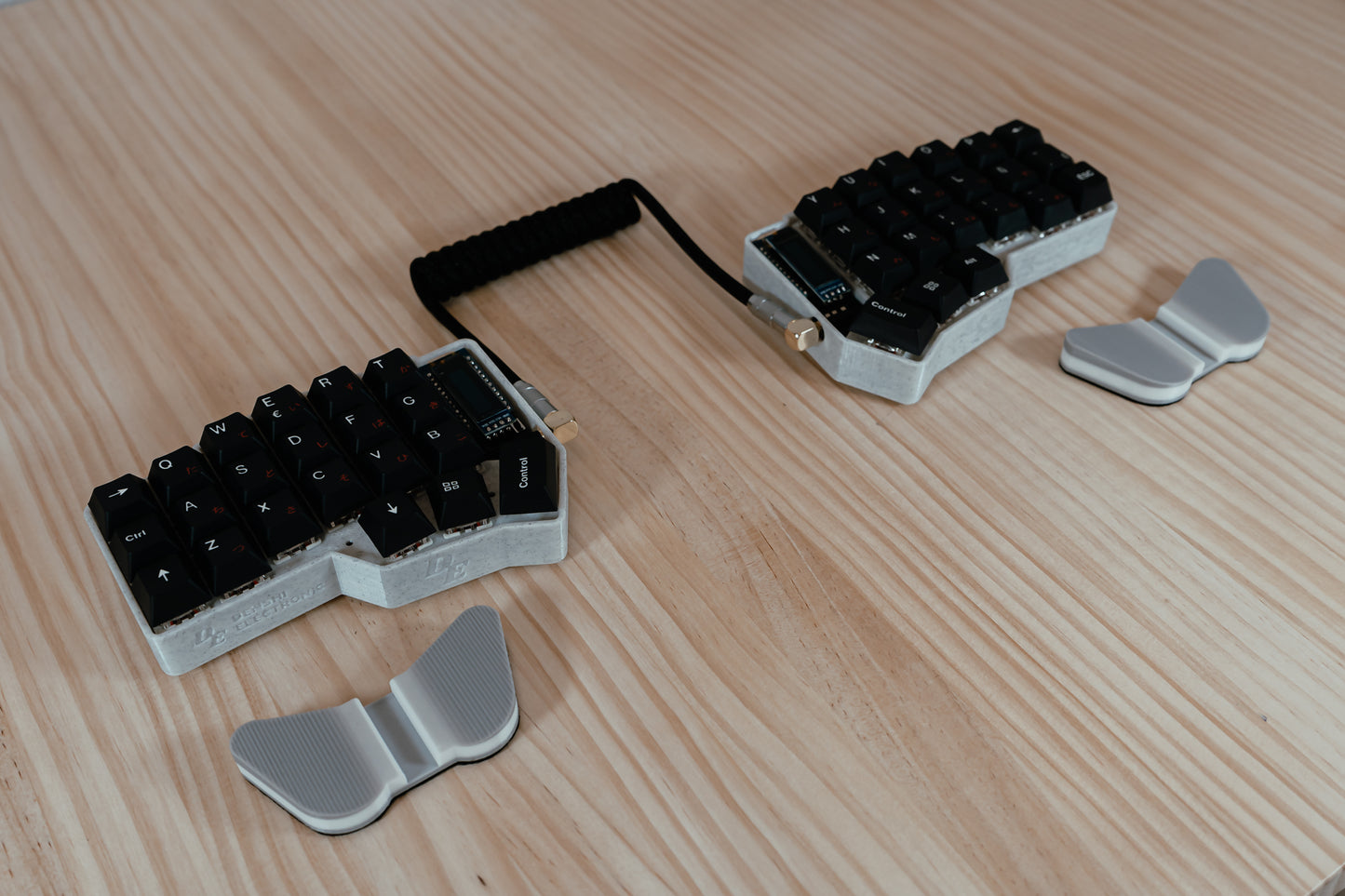 CRKBD Japanese White & Black Ergo ISO ES Keyboard ASSEMBLED MECHANICAL KEYBOARD