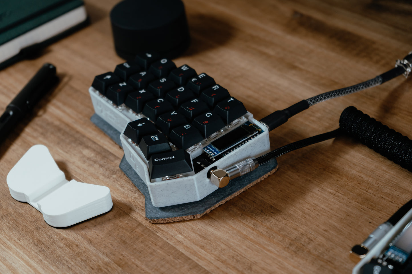 CRKBD Japanese White & Black Ergo ISO ES Keyboard ASSEMBLED MECHANICAL KEYBOARD