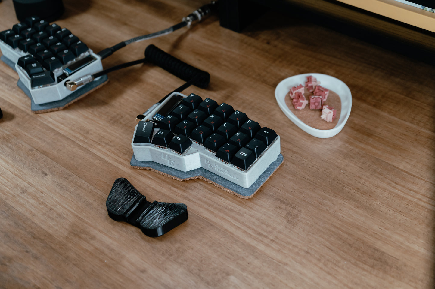 CRKBD Japanese White & Black Ergo ISO ES Keyboard ASSEMBLED MECHANICAL KEYBOARD