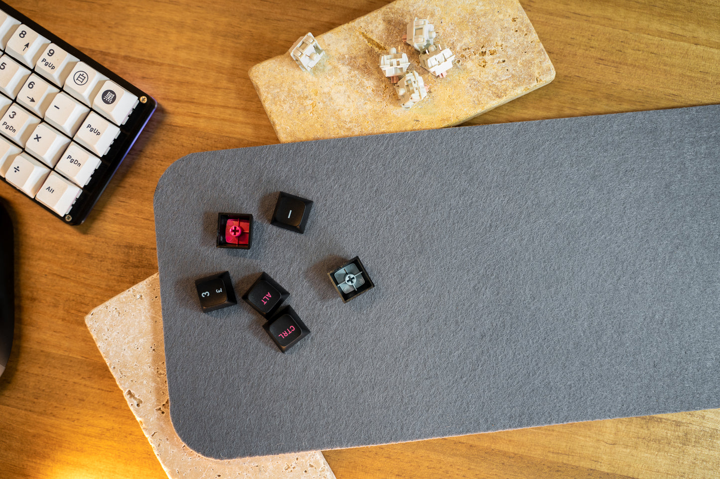 PREMIUM FELT DESK MAT