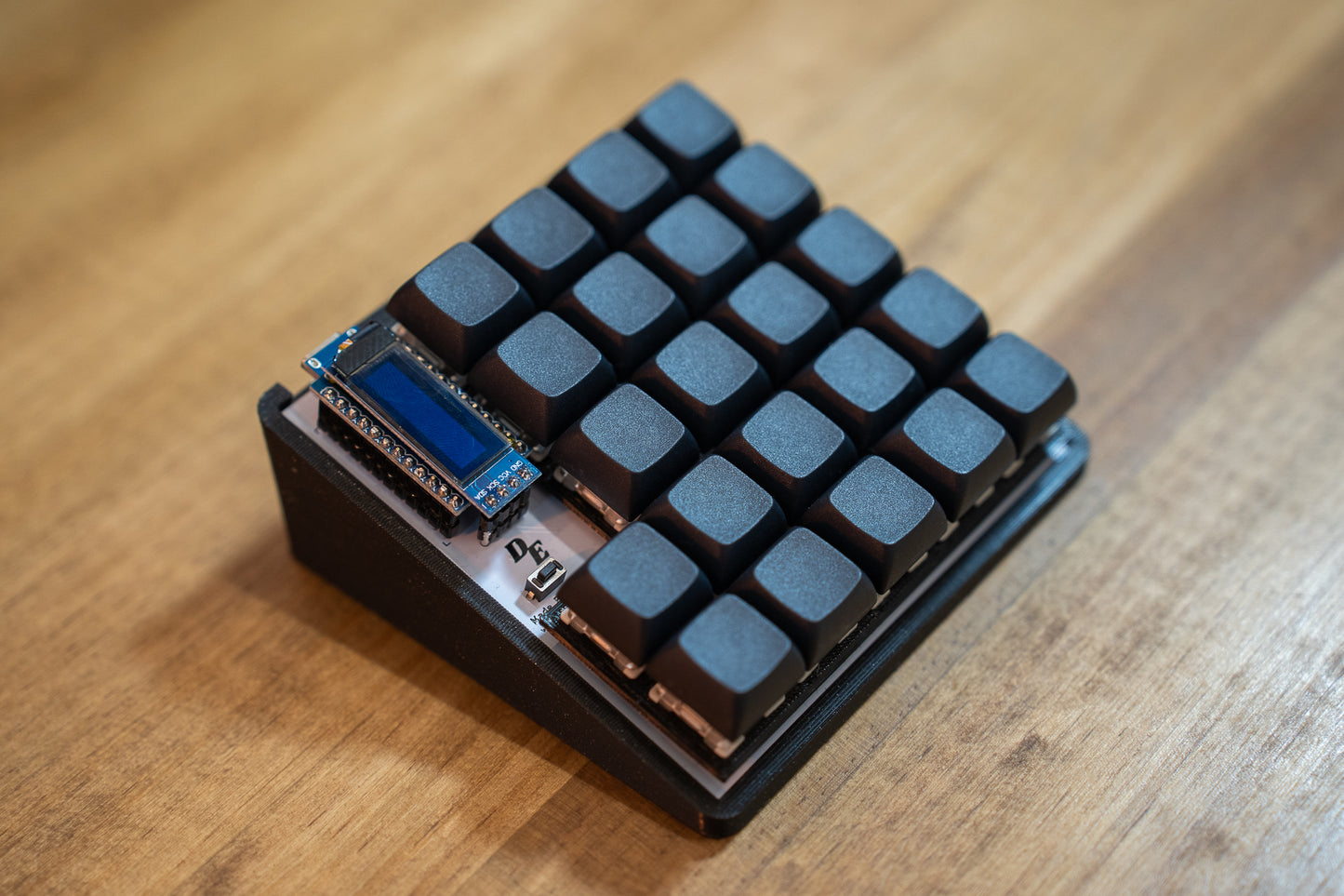 Demacro Macro Pad QMK/VIA Compatible With Retro Blue Keycaps