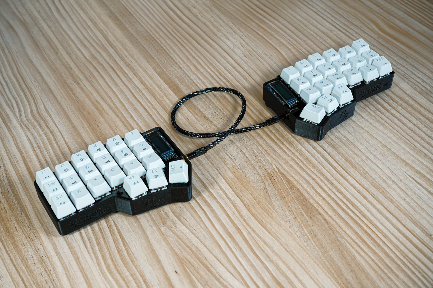 TRRS Basic Black &amp; White Cable