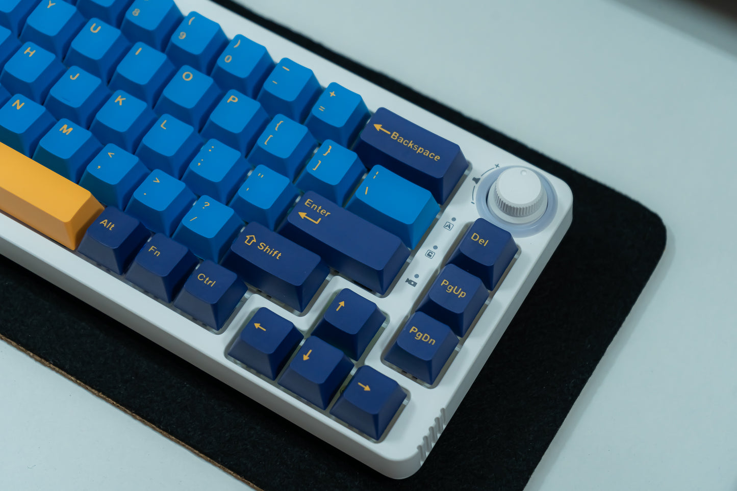 PBT DOUBLESHOT OEM PROFILE MACAW KEYCAPS SET