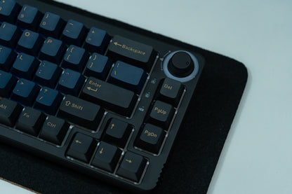 KF068 WITH PBT BLUE / RED SAMURAI KEYCAPS / WIRELESS ASSEMBLED 65% HOT-SWAP MECHANICAL KEYBOARD