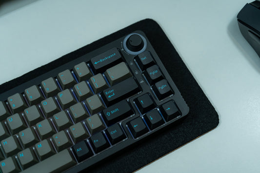 KF068 WITH PBT GRAPHITE KEYCAPS / WIRELESS ASSEMBLED 65% HOT-SWAP MECHANICAL KEYBOARD