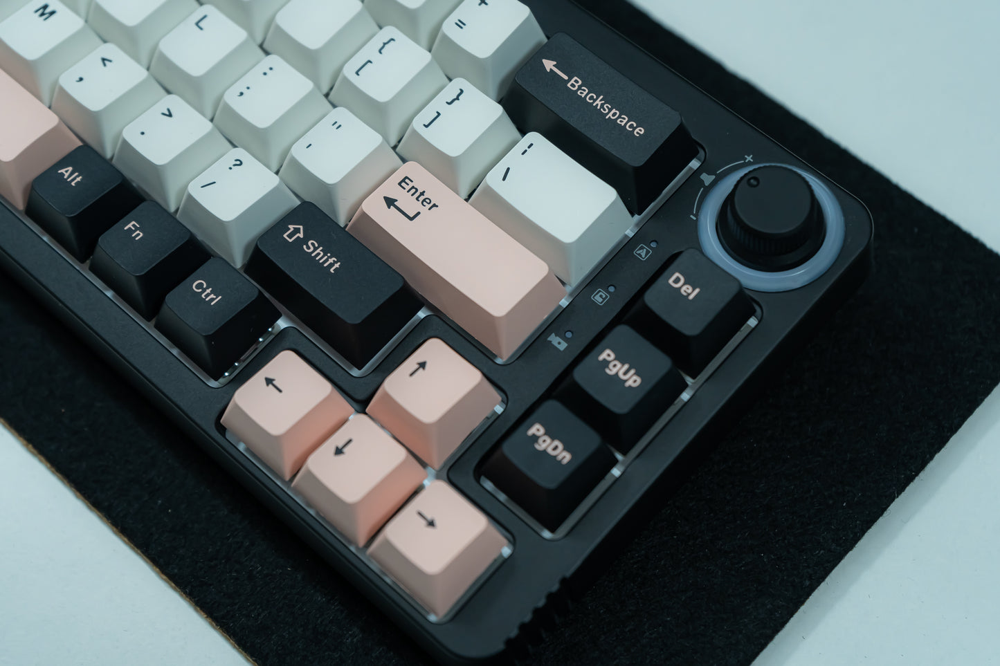 KF068 WITH PBT OLIVIA KEYCAPS / WIRELESS ASSEMBLED 65% HOT-SWAP MECHANICAL KEYBOARD