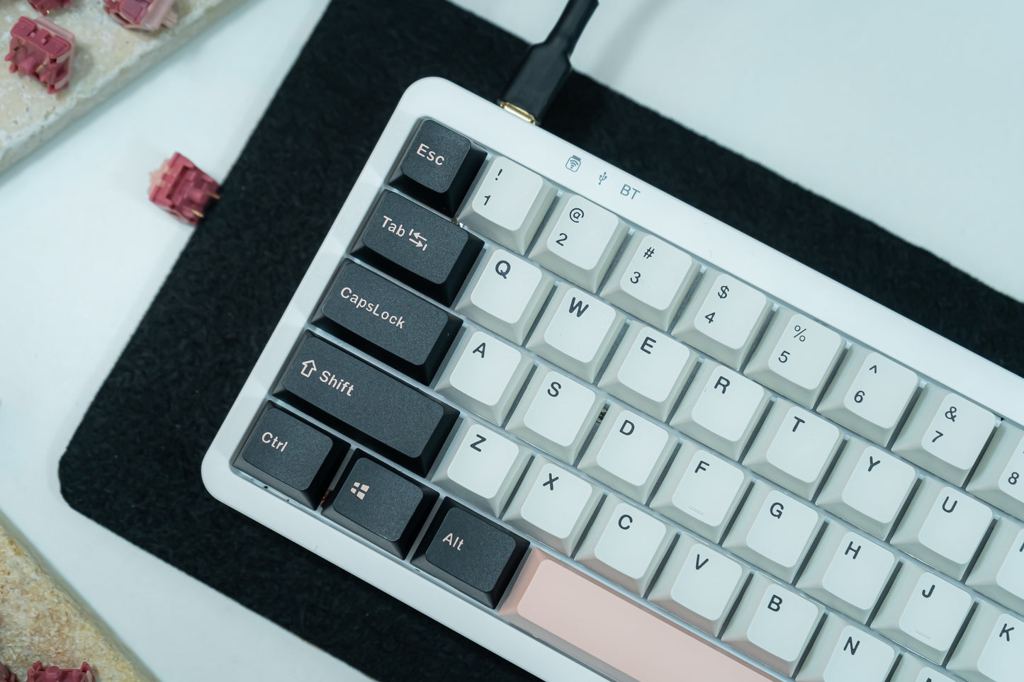 KF068 WITH PBT OLIVIA KEYCAPS / WIRELESS ASSEMBLED 65% HOT-SWAP MECHANICAL KEYBOARD