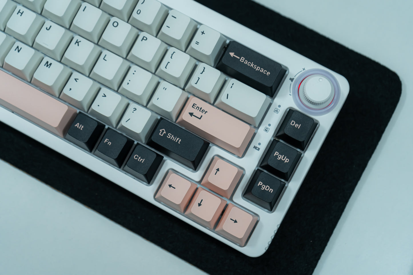 KF068 WITH PBT OLIVIA KEYCAPS / WIRELESS ASSEMBLED 65% HOT-SWAP MECHANICAL KEYBOARD