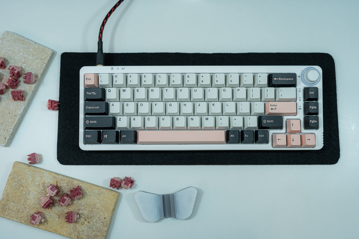 KF068 WITH PBT OLIVIA KEYCAPS / WIRELESS ASSEMBLED 65% HOT-SWAP MECHANICAL KEYBOARD