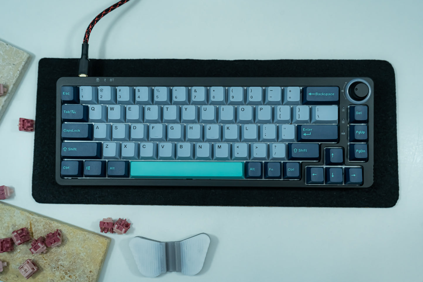 KF068 WITH PBT HAMMERHEAD KEYCAPS / WIRELESS ASSEMBLED 65% HOT-SWAP MECHANICAL KEYBOARD