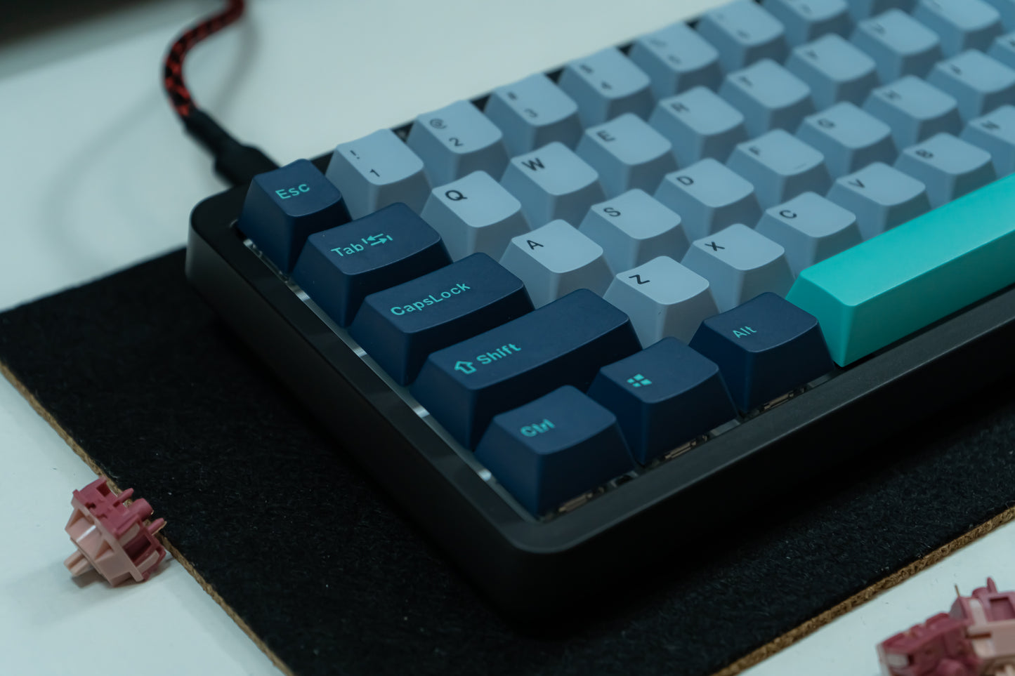 KF068 WITH PBT HAMMERHEAD KEYCAPS / WIRELESS ASSEMBLED 65% HOT-SWAP MECHANICAL KEYBOARD