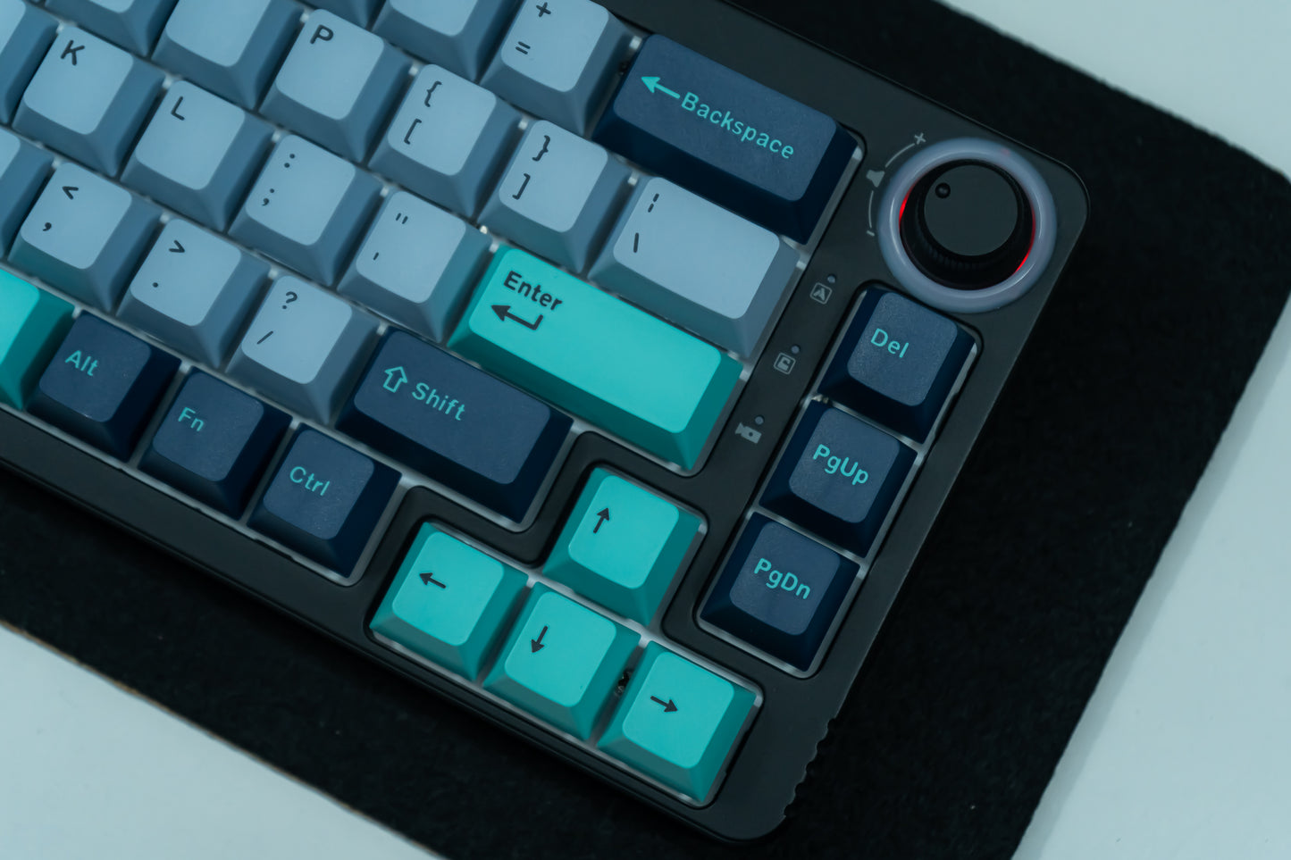 KF068 WITH PBT HAMMERHEAD KEYCAPS / WIRELESS ASSEMBLED 65% HOT-SWAP MECHANICAL KEYBOARD