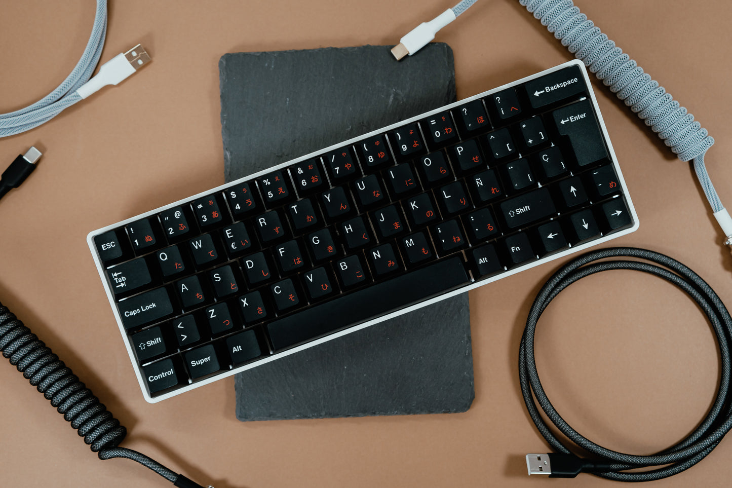 DE64 WITH JAPANESE WOB ISO ES / ASSEMBLED 60% MECHANICAL KEYBOARD