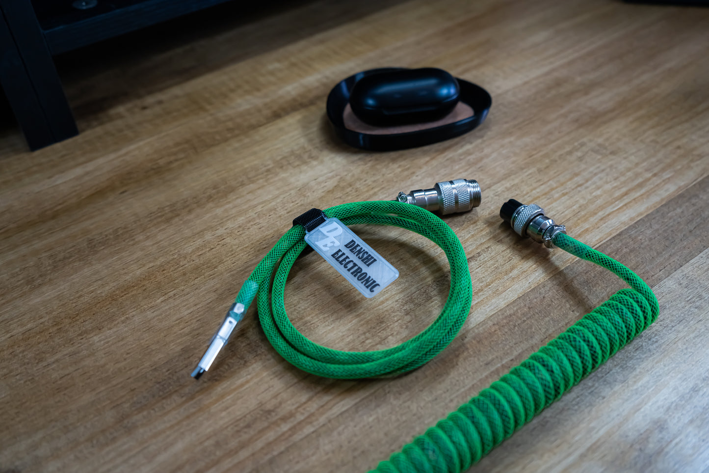 GREEN ALIEN SYMMETRICAL AV CABLE