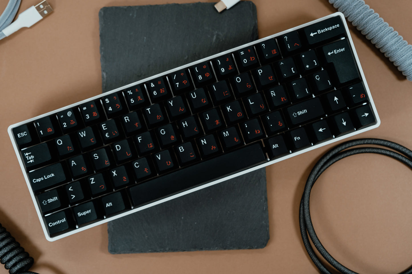 DE64 WITH JAPANESE WOB ISO ES / ASSEMBLED 60% MECHANICAL KEYBOARD