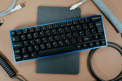 DE64 / ALUMINIUM CASE WITH JAPANESE WOB ISO ES / ASSEMBLED 60% MECHANICAL KEYBOARD