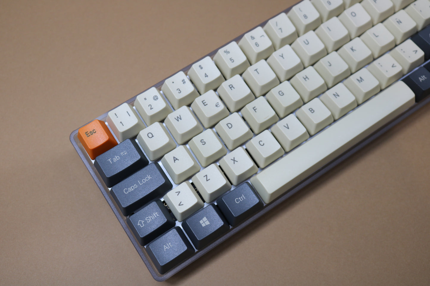 DE64R WITH RETRO ORANGE BEIGE ISO ES / ASSEMBLED 60% MECHANICAL KEYBOARD