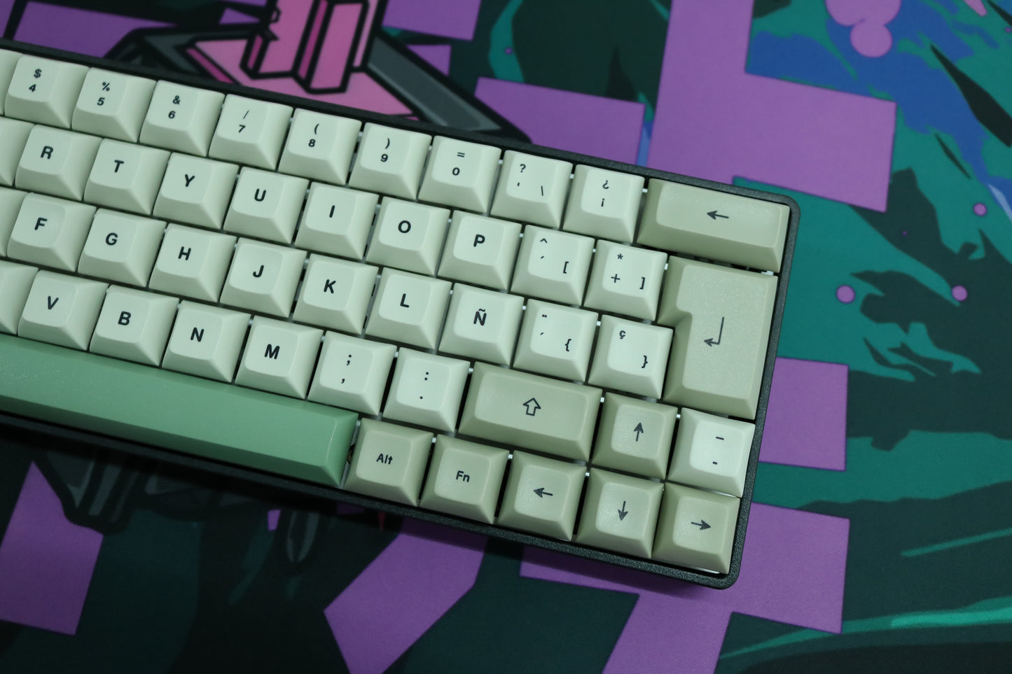 DE64C WITH DSA CAKE ISO ES / ASSEMBLED 60% MECHANICAL KEYBOARD